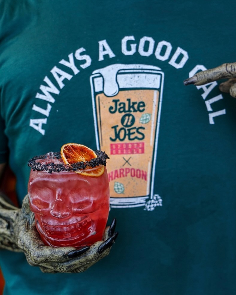 Come for the brews, stay for the boos 👻 Celebrate Halloween weekend with us at Jake n JOES!