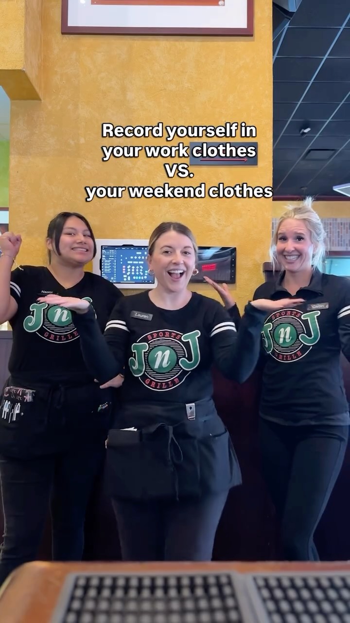 When the weekend hits but the dining room still needs you 😉