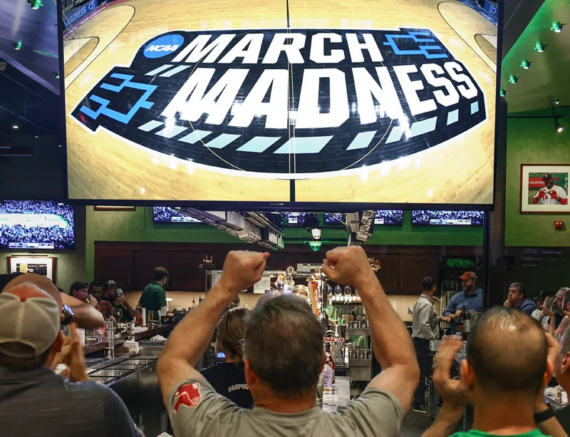 crowd at bar watching March Madness